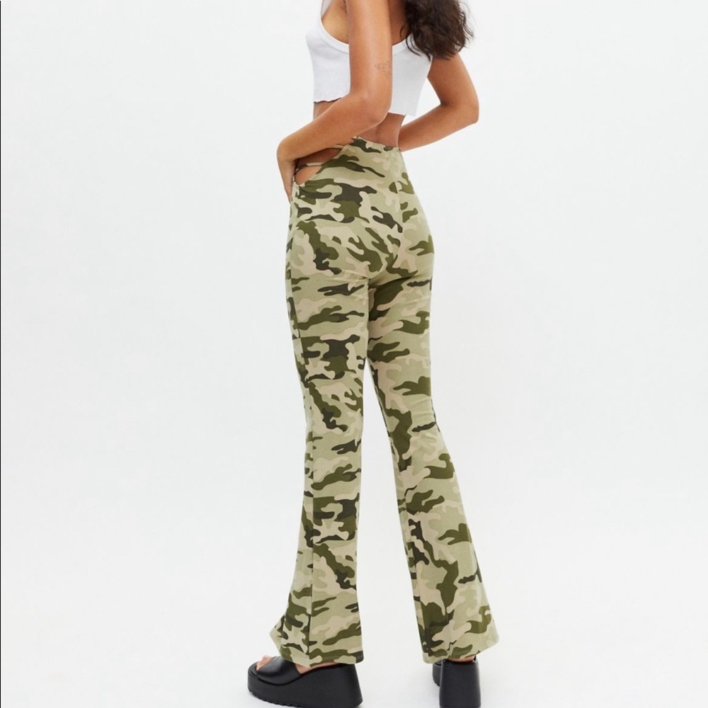 Urban Renewal Camo Flare Pant - Picture 3 of 12